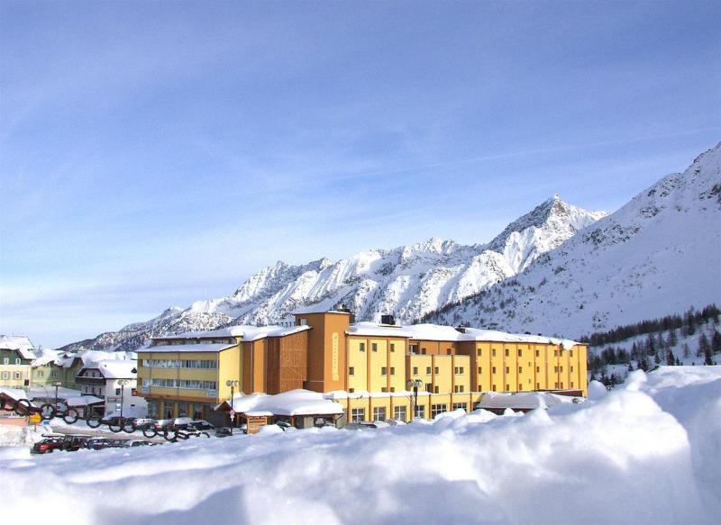 Grand Hotel Miramonti Passo del Tonale Exteriör bild